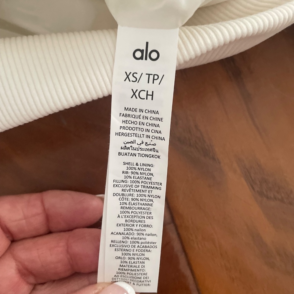 Alo Yoga  Snowrider Puffer Jacket in Ivory XS - Picture 7 of 11